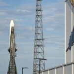 Blue Origin откладывает первый запуск гигантской ракеты New Glenn