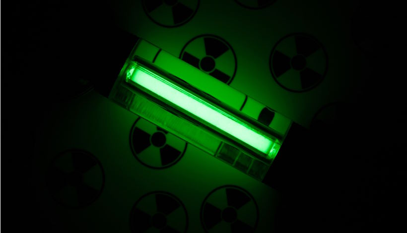 Светящаяся в темноте батарейка работает на ядерных отходах