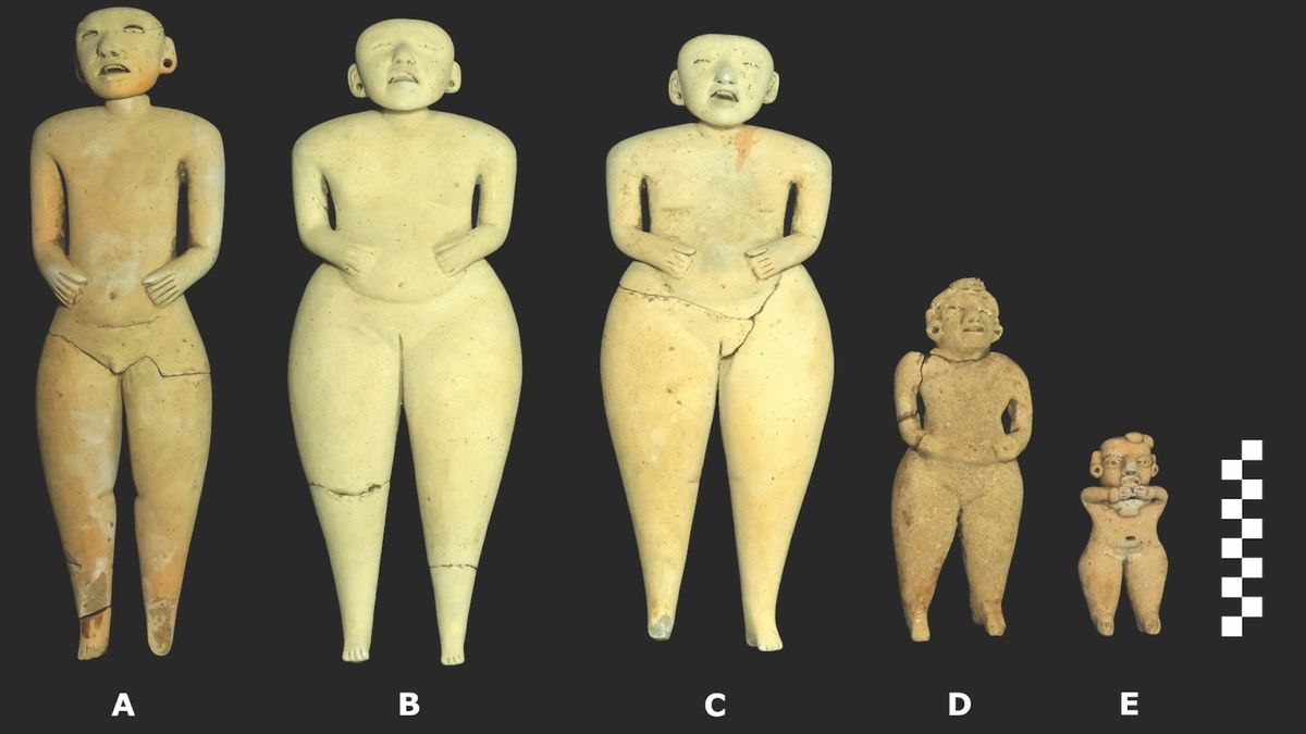 2 400-летние марионетки с "драматической мимикой" обнаружены на вершине пирамиды в Сальвадоре