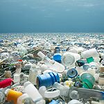 Ученые разрушают дешевый пластик с помощью воздуха - и превращают его в нечто гораздо более ценное