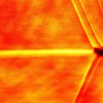 Историческое изображение сверхзвукового реактивного самолета, преодолевающего звуковой барьер без звукового взрыва