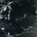 Гигантское, почти идеальное облачное кольцо появилось в центре Тихого океана