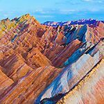 Радужные горы: Психоделический пейзаж Китая, созданный при столкновении двух тектонических плит