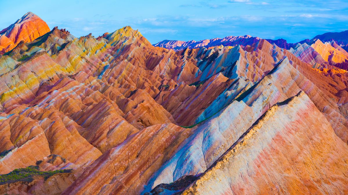 Радужные горы: Психоделический пейзаж Китая, созданный при столкновении двух тектонических плит