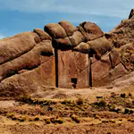 Почему древние дверные проемы, которые никуда не ведут, встречаются по всему миру