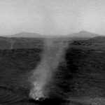 Ровер НАСА наблюдает за столкновением двух "пылевых дьяволов" на Марсе на новых потрясающих кадрах