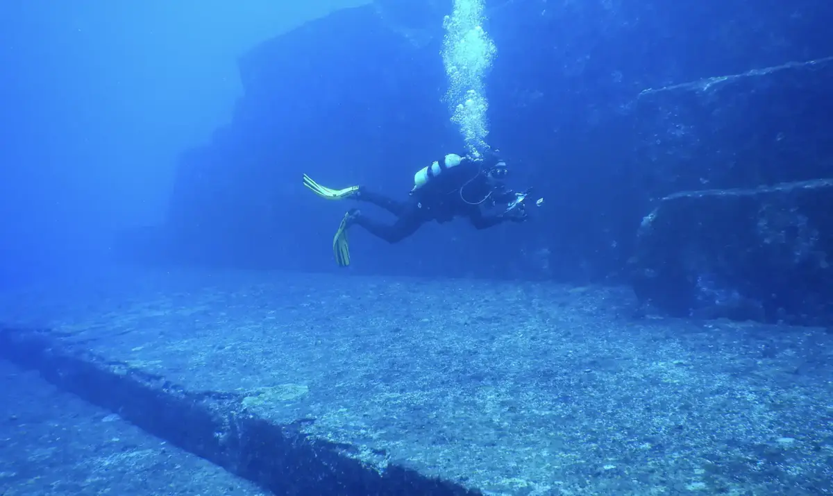 Подводное сооружение у берегов Японии - естественное или спроектированное?