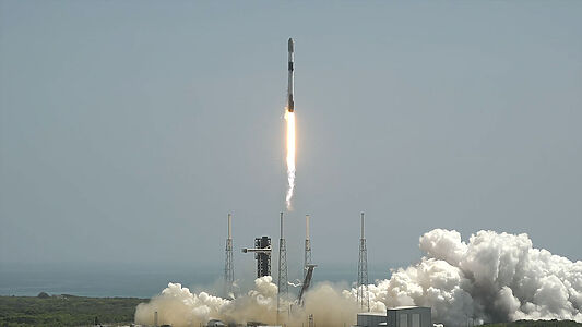 SpaceX продолжает расширять группировку Starlink: новый запуск с прямым доступом к сотовым сетям