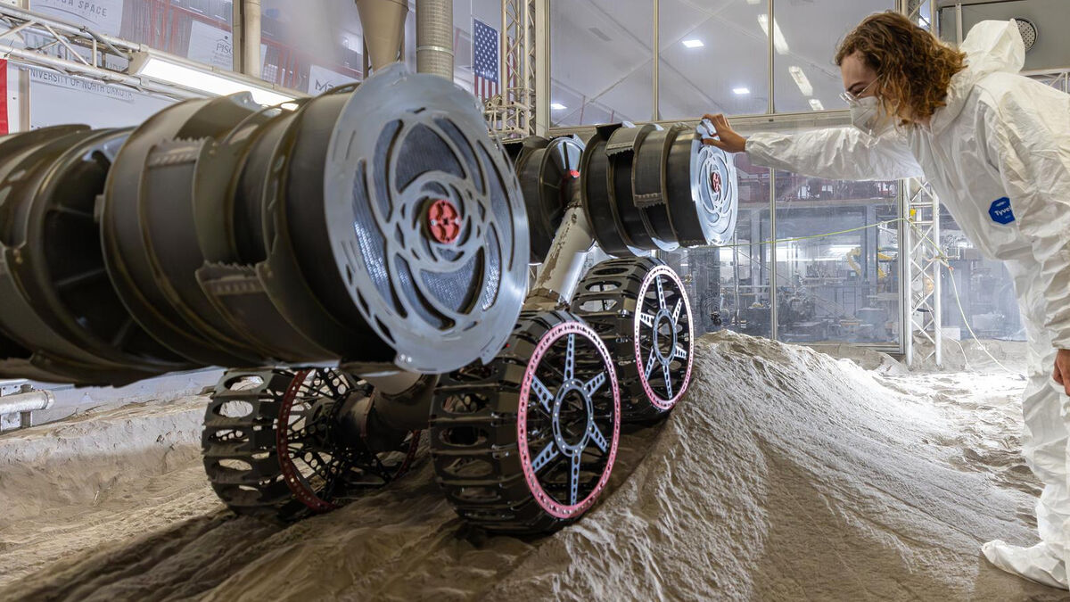 NASA тестирует робота-экскаватора для лунной миссии