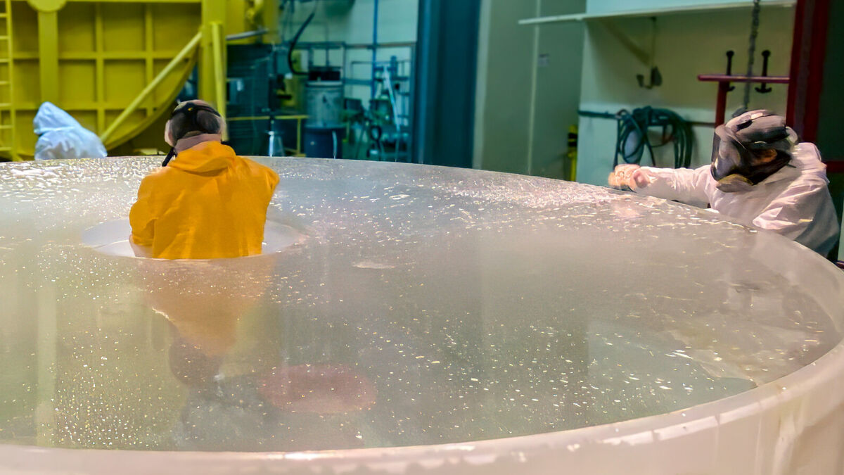 Как чистят гигантские зеркала телескопов: ювелирная работа в чилийской пустыне