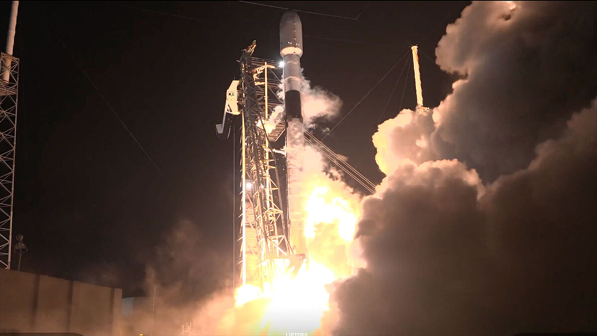 SpaceX запустила еще 28 спутников Starlink: пятая успешная посадка ускорителя