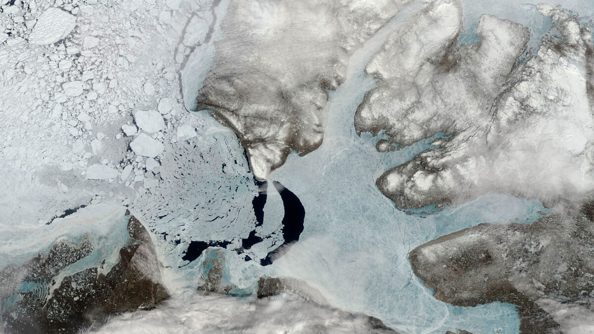 Спутники NASA зафиксировали гигантские разломы в морском льду Канадской Арктики