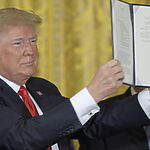 Лунная гонка: кто будет добывать ресурсы и защитит историю освоения Луны?