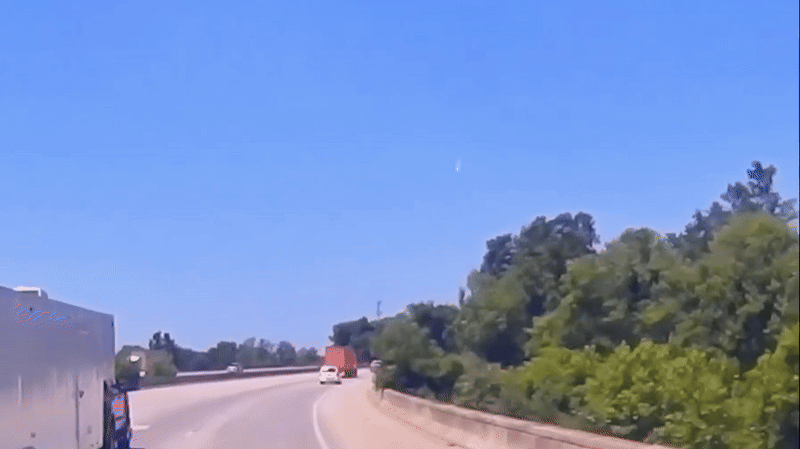 Метеорит пробил крышу дома в Джорджии: огненный шар осветил небо над США