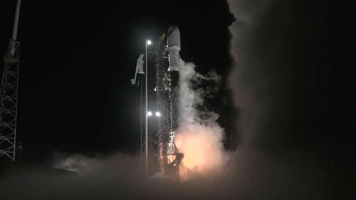 Один запуск завершён, один впереди: SpaceX успешно вывела на орбиту первую партию спутников Starlink