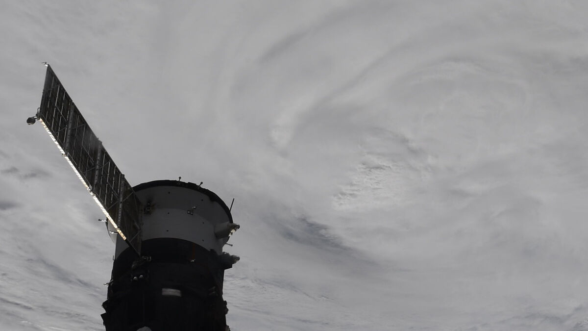 Как ураганы получают свои имена: от святых до спутников