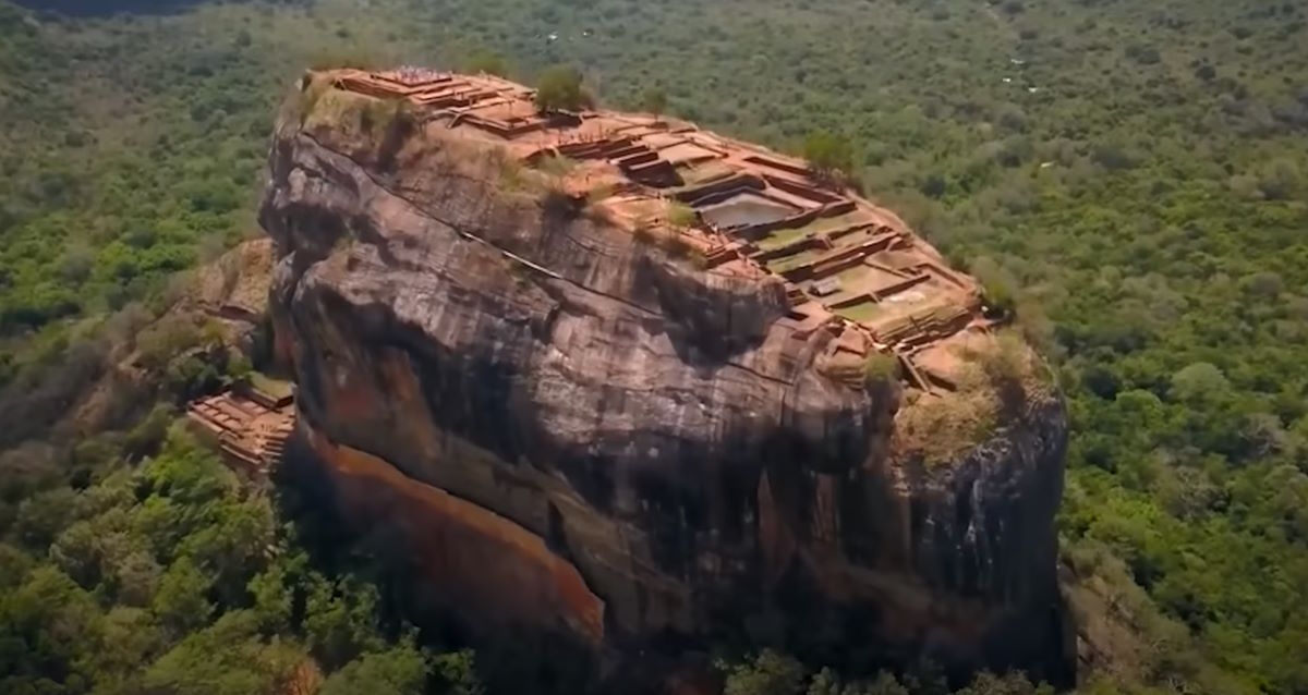 Сигирия: Каменный Пульс Древних Богов? Скала, Переписывающая Историю