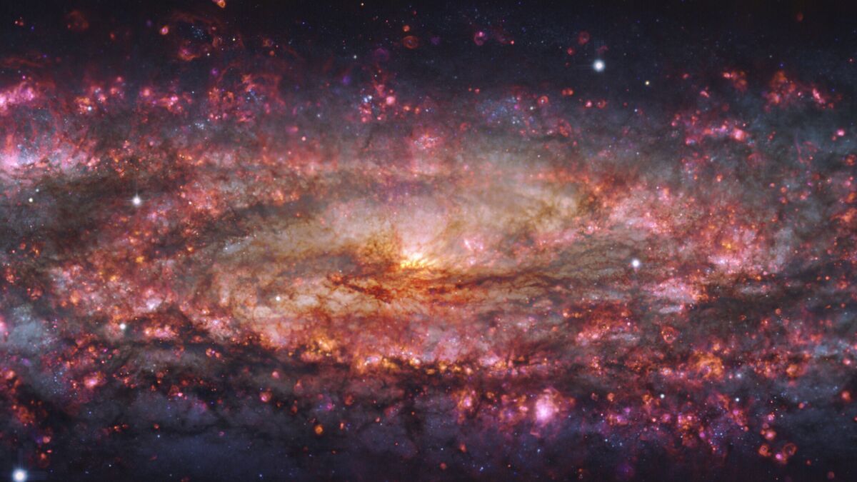 Захватывающий портрет Галактики Скульптора: новые тайны раскрыты