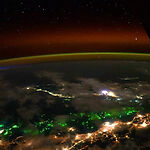 Первый таймлапс Земли с МКС: астронавт NASA Джонни Ким запечатлел северное сияние и огни городов