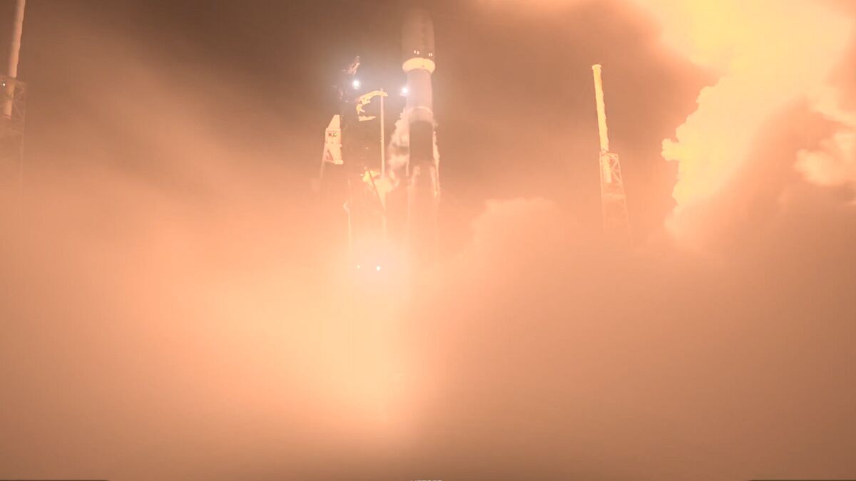 Ракета SpaceX совершила 25-й полёт и вывела на орбиту новые спутники Starlink