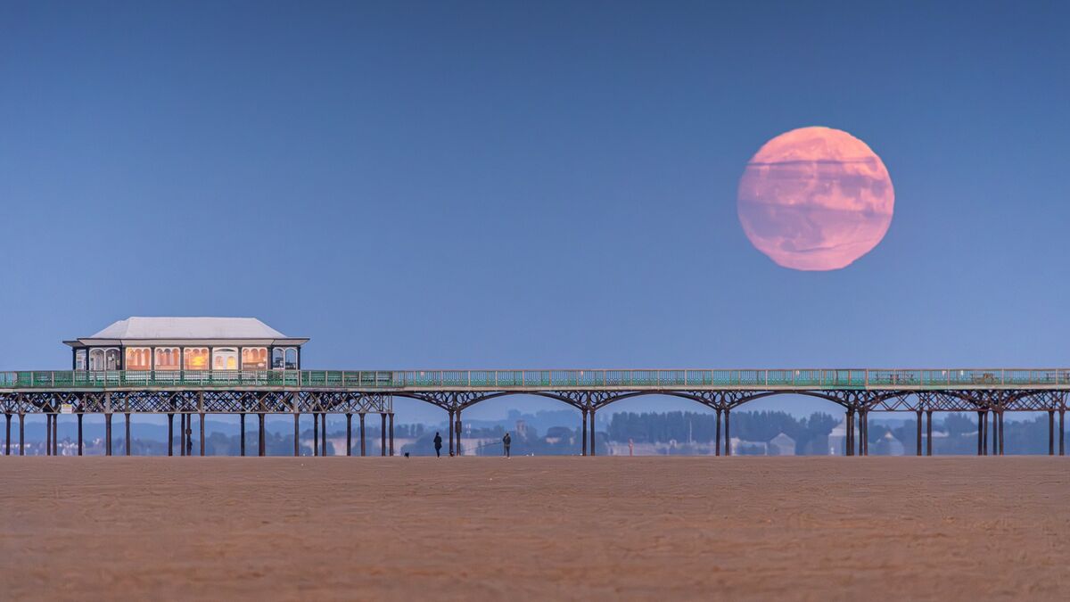 Полная Луна Оленя 2025: Завораживающие снимки редкого астрономического события