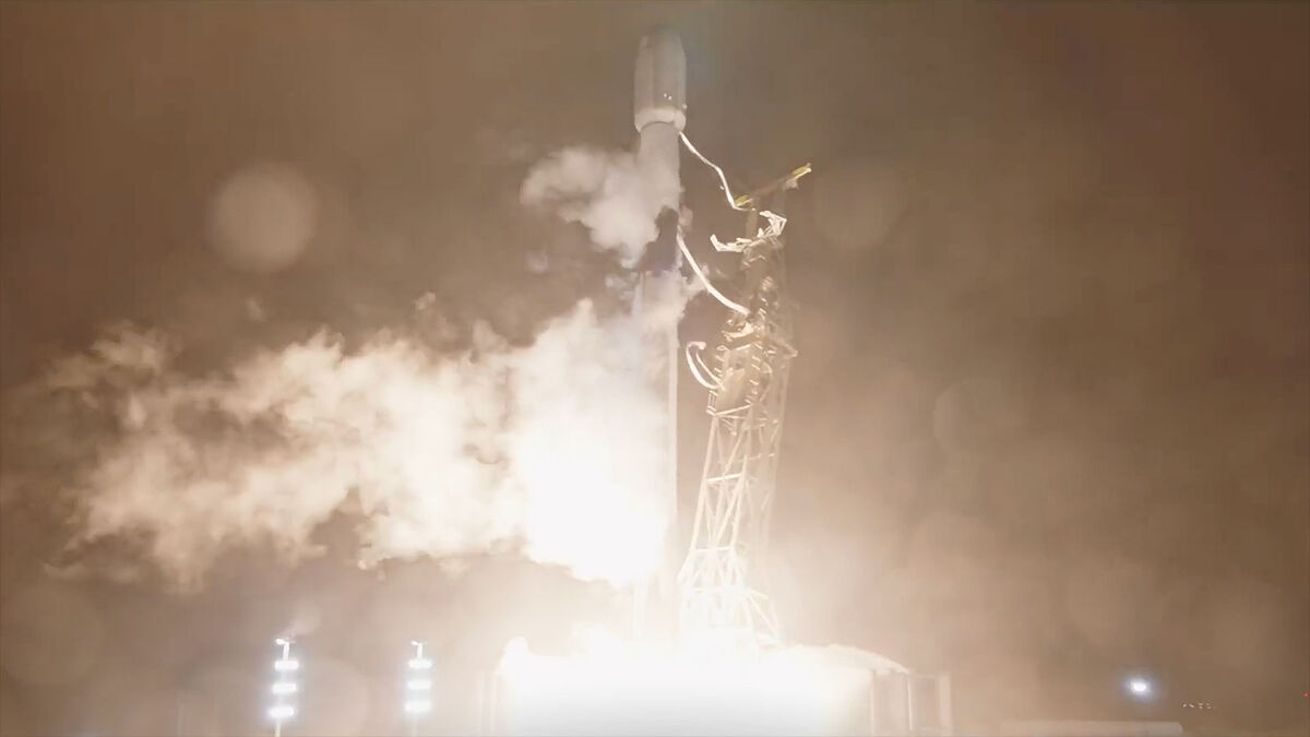 Рекордный запуск SpaceX: 24 новых спутника Starlink пополнили мегасозвездие