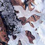 Скрытый потоп подо льдом: как озеро в Гренландии прорвалось на поверхность, изменив ландшафт