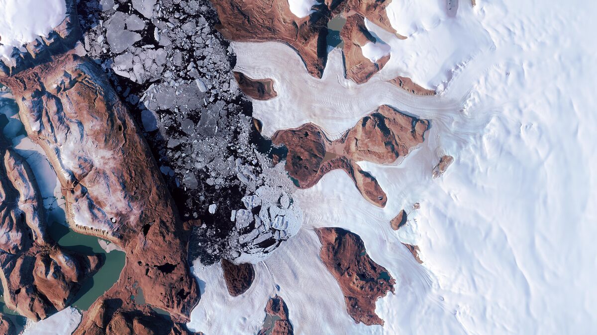 Скрытый потоп подо льдом: как озеро в Гренландии прорвалось на поверхность, изменив ландшафт