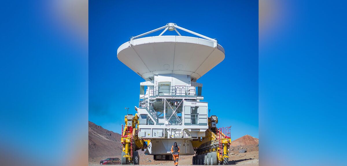 Гигантские транспортеры ALMA: Как перемещают 100-тонные радиотелескопы в пустыне Атакама