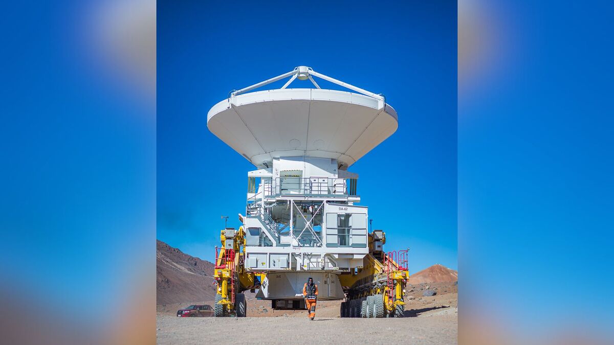 Гигантские транспортеры ALMA: Как перемещают 100-тонные радиотелескопы в пустыне Атакама