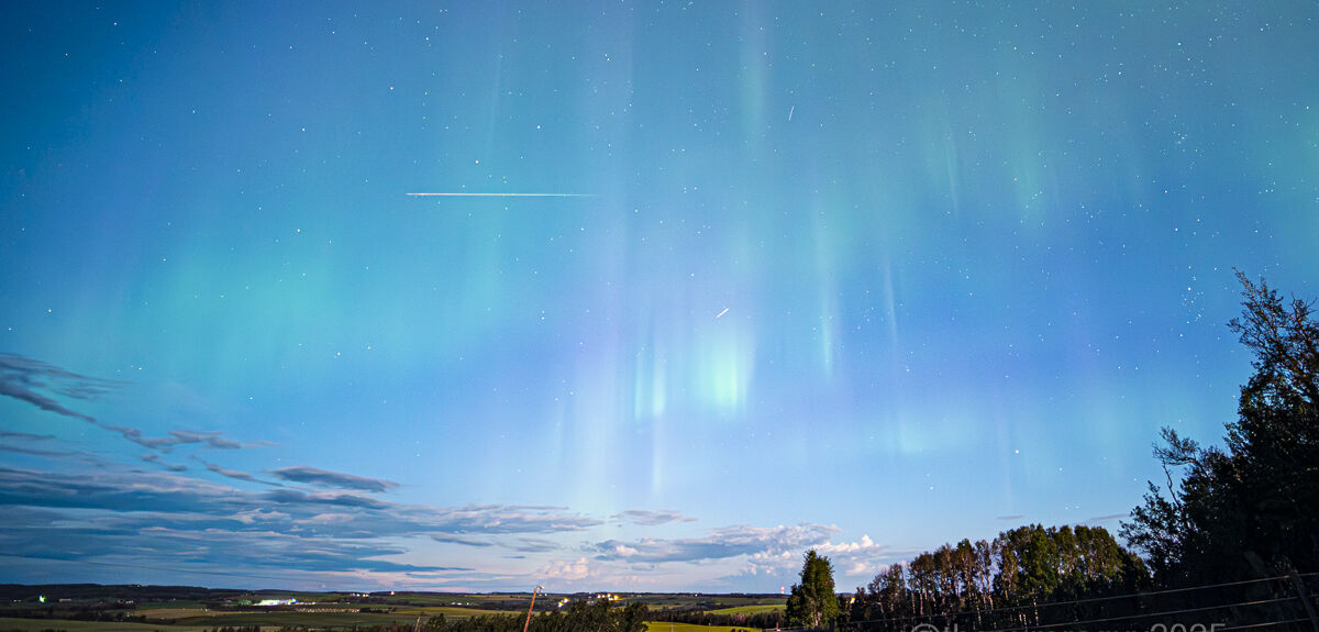 Персеиды 2025: Звездный дождь в лунном сиянии