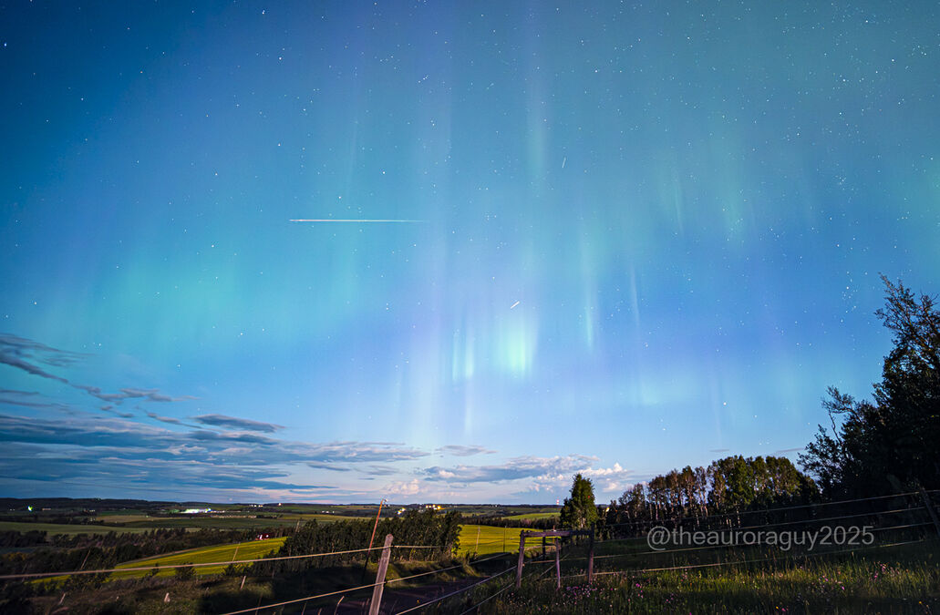 Персеиды 2025: Звездный дождь в лунном сиянии