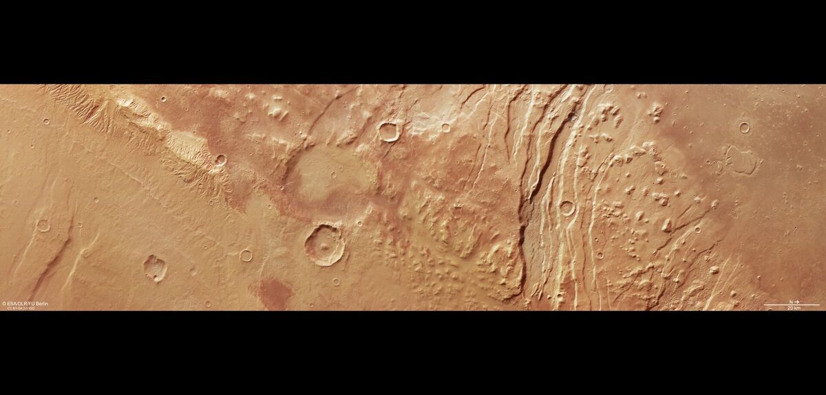 Ахеронская борозда: марсианские шрамы в объективе Mars Express
