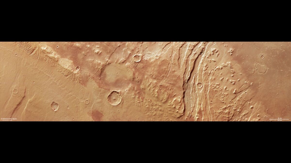 Ахеронская борозда: марсианские шрамы в объективе Mars Express