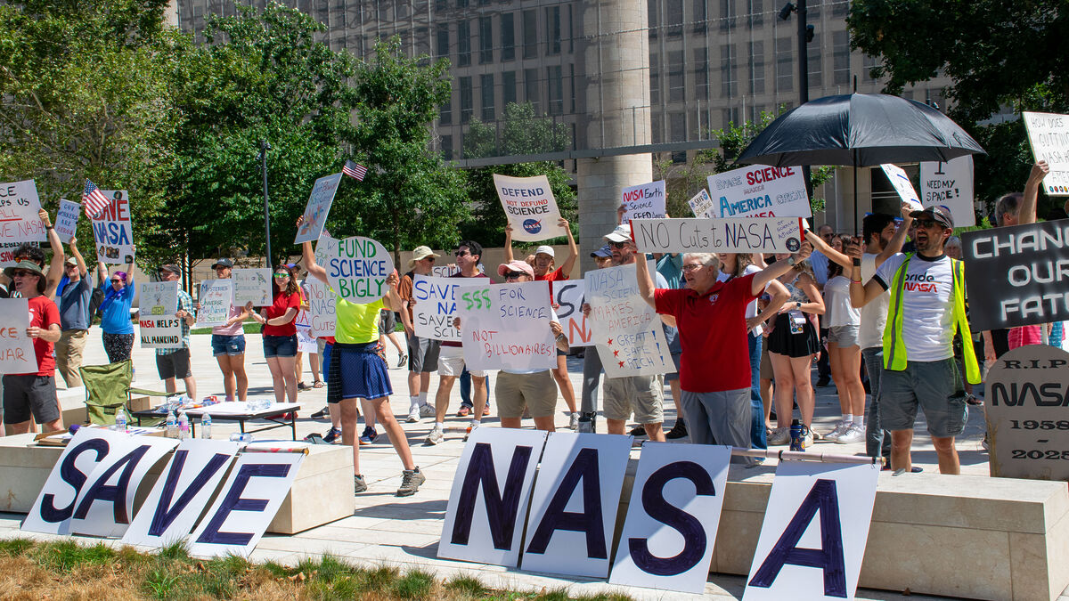 Указ Трампа лишил сотрудников NASA права на коллективные переговоры: протесты и угроза для будущего космических программ