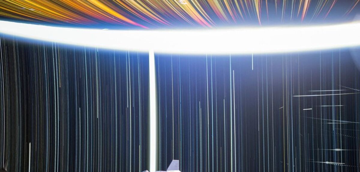 Уникальный снимок с МКС: звезды, спутники и огни Земли в одном кадре