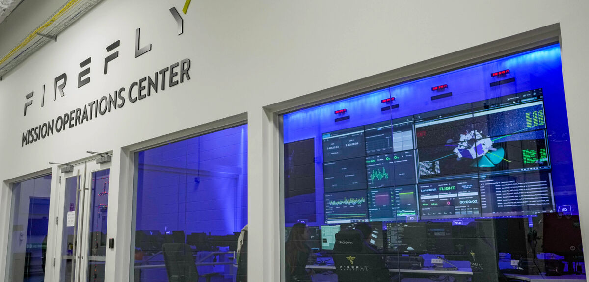 NASA выбрала Firefly Aerospace для доставки луноходов и научных инструментов на южный полюс Луны