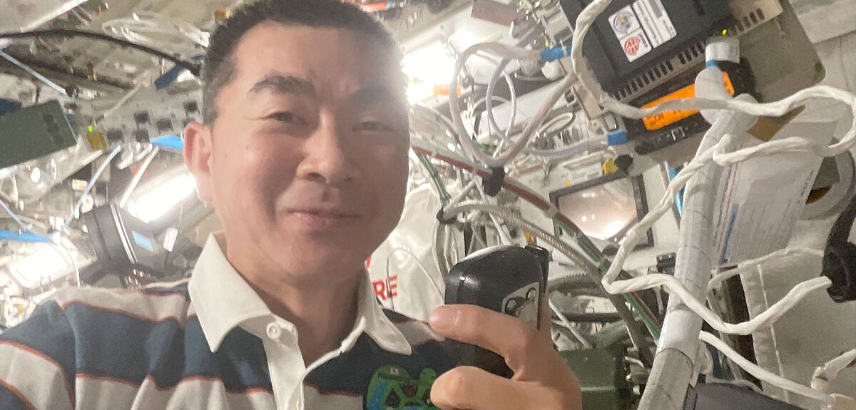 На орбите науки и связи: Экипаж МКС продолжает исследования и общается с Землей