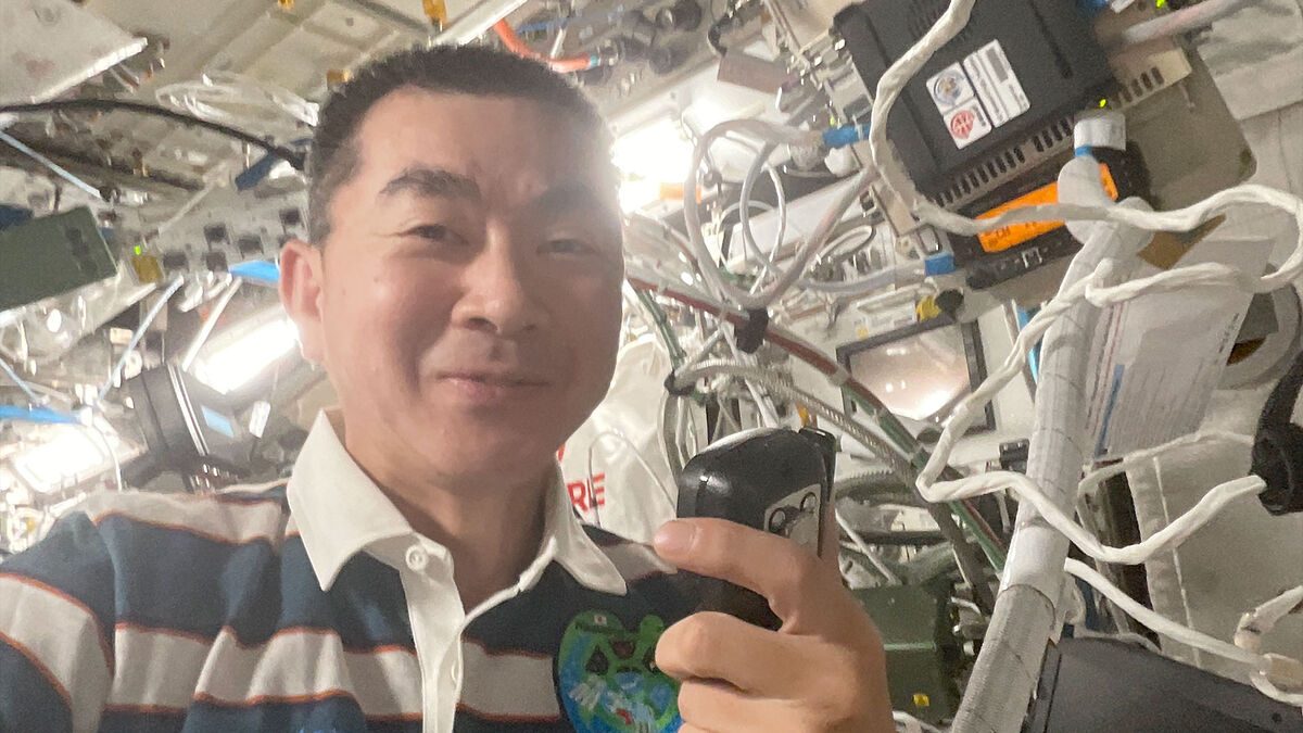 На орбите науки и связи: Экипаж МКС продолжает исследования и общается с Землей