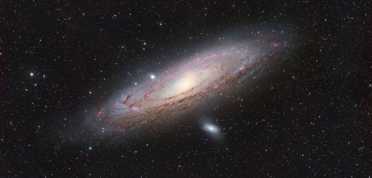 Взгляд на Андромеду: Удивительные снимки соседней галактики