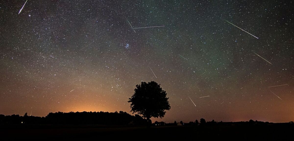 Загадка Метеорных Дождей: Виртуальное Путешествие по Небесным Явлениям