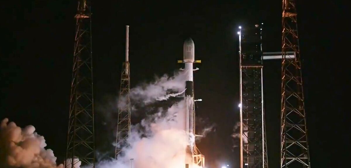 Рекордный бустер: SpaceX вывела на орбиту новую партию спутников Starlink