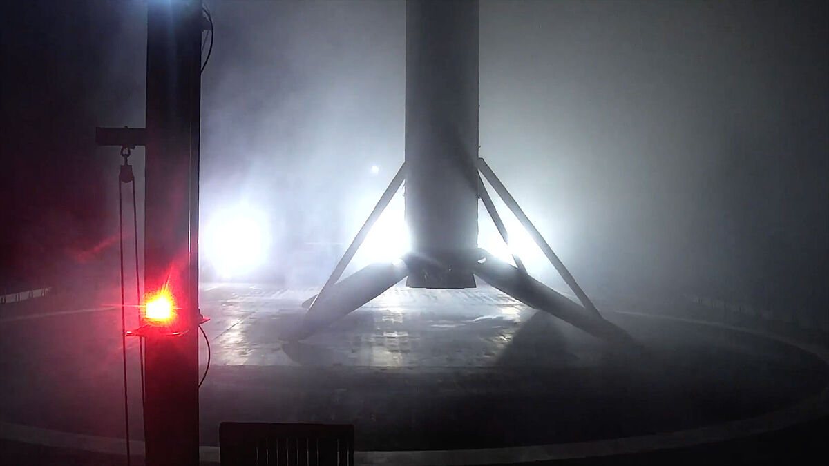 SpaceX запустила 28 спутников Starlink: Ракета Falcon 9 осветила небо Калифорнии