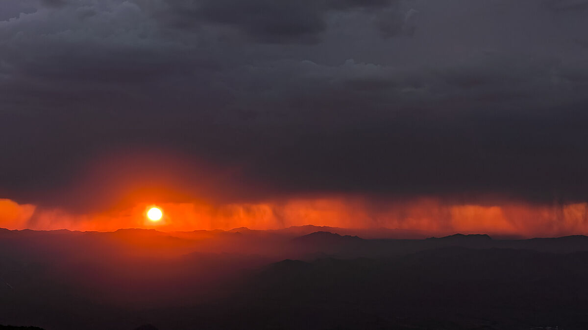 Удивительный закат на обсерватории Китт-Пик