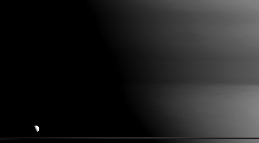 Спутник-загадка: На Мимасе обнаружен молодой подлёдный океан