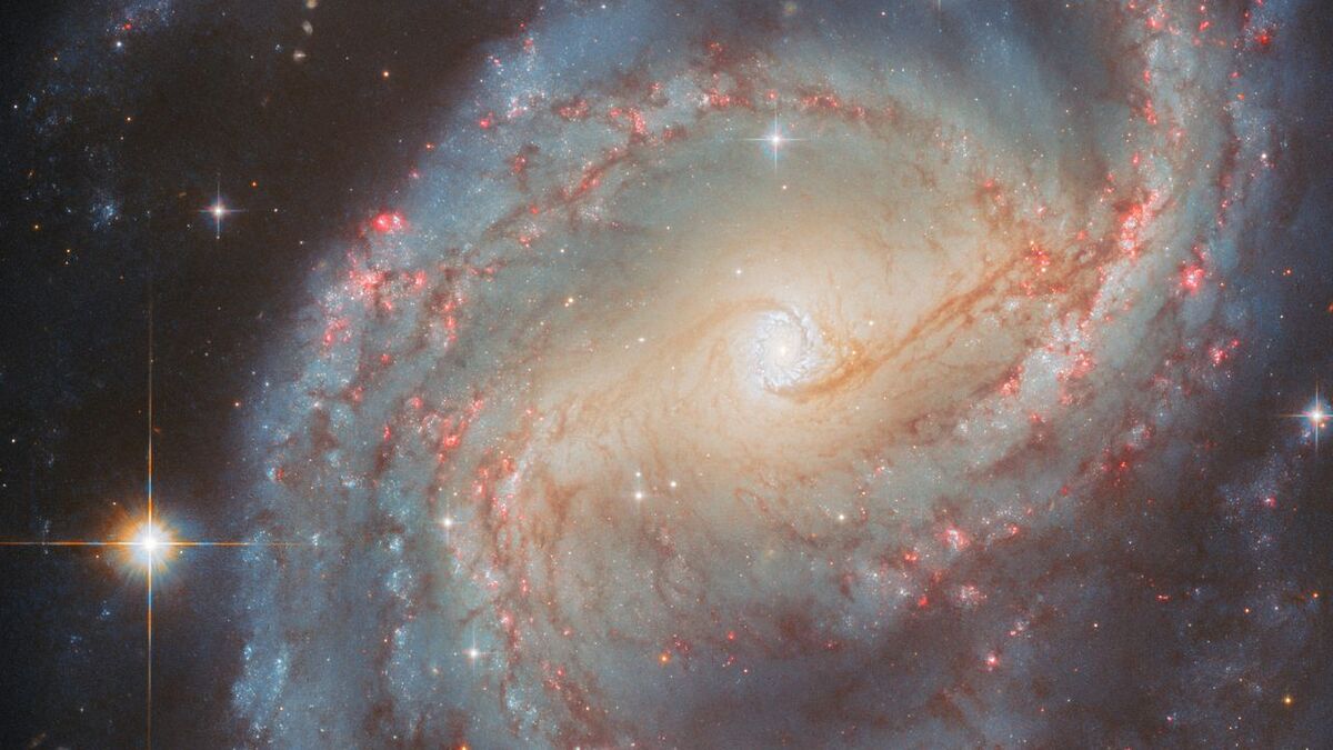 Загадочная галактика NGC 6951