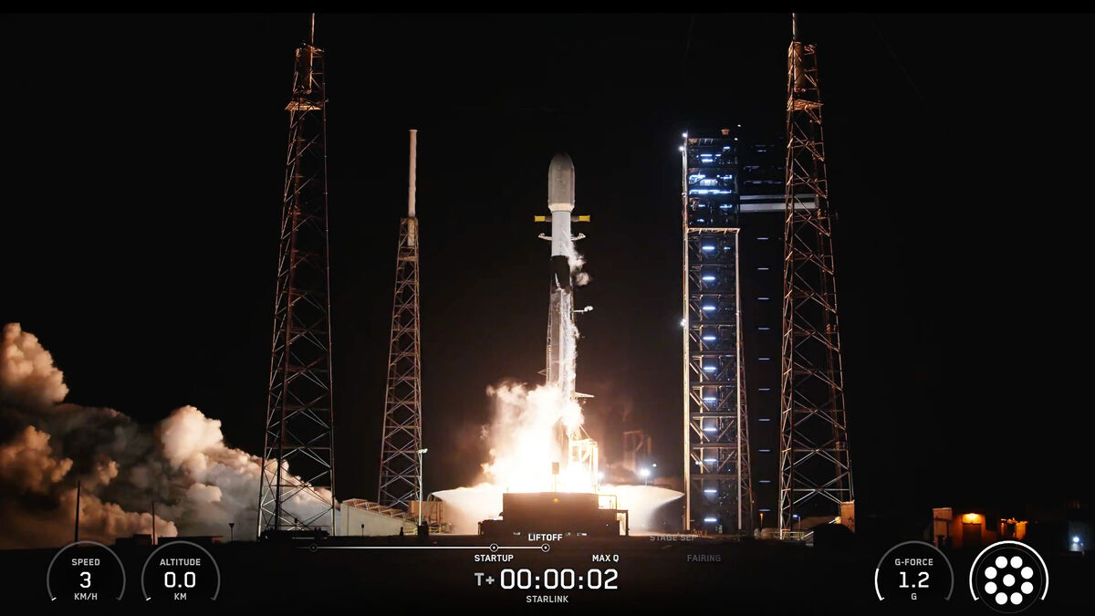 Двойной триумф SpaceX: две ракеты за четыре часа на фоне звездного неба Флориды