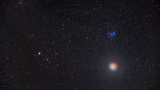 Загадка Семьи Звёзд: Новые Открытия в Кластерном Облаке Плеяд