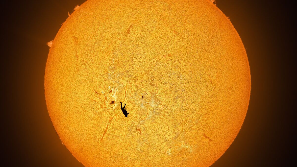 Падение Икара: Невероятный Снимок Солнца с Парашютистом