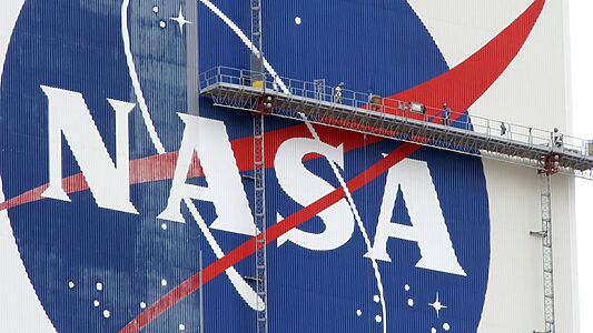 Конфликт в NASA: Призыв к остановке закрытия лабораторий